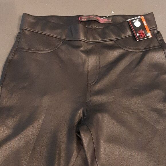 No Boundaries Black Pants NWT - Picture 2 of 9